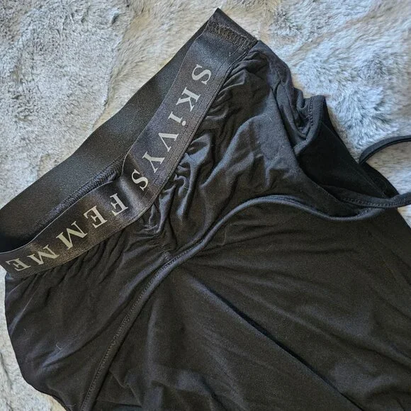 Chic Black Midi Dress - Picture 3 of 6